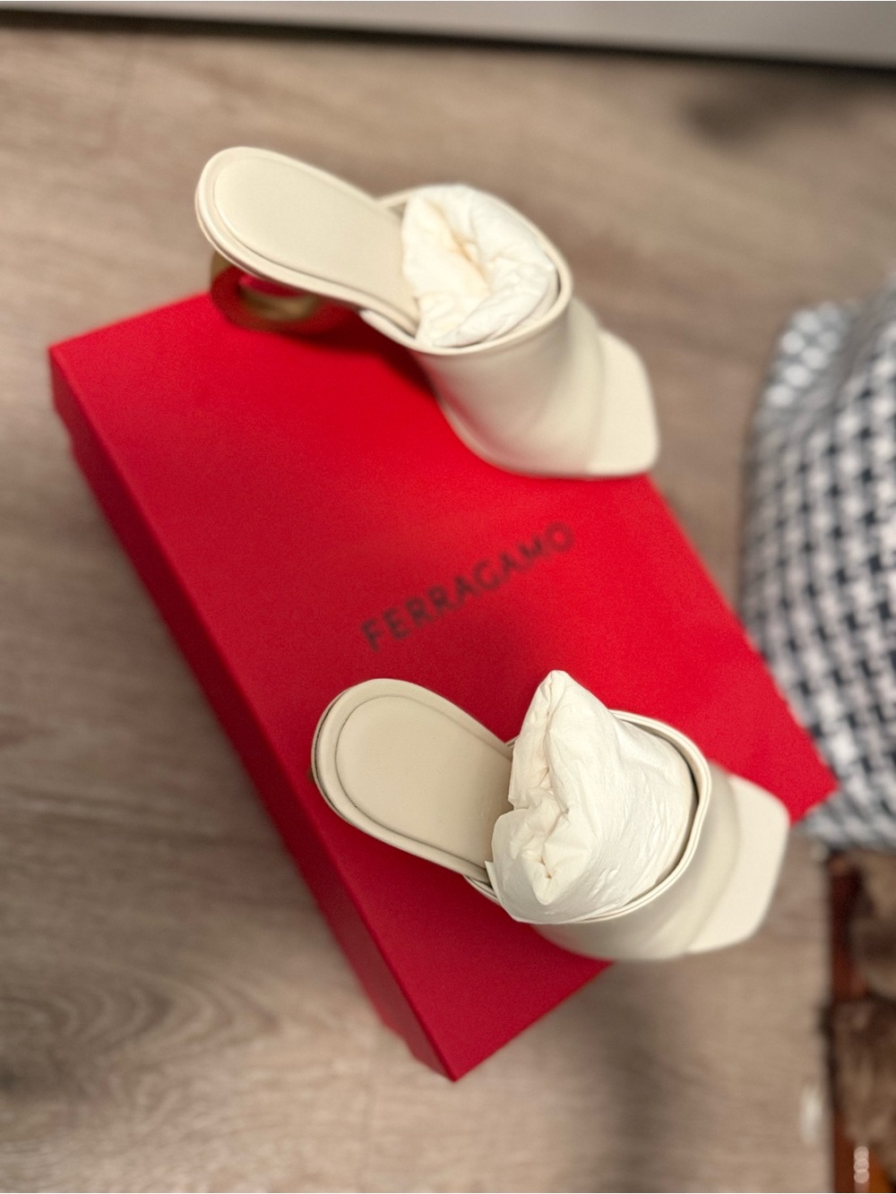 Salvatore Ferragamo Cream Leather Mule Slides - Picture 3 of 3